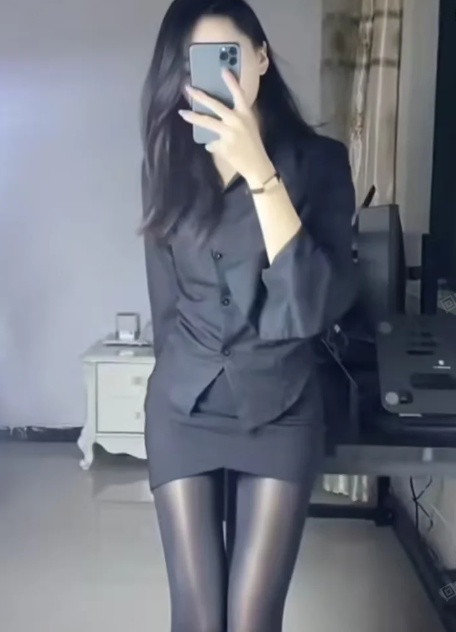 服务系丰韵长腿御姐