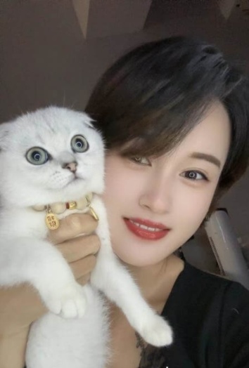 可爱甜美的美少妇