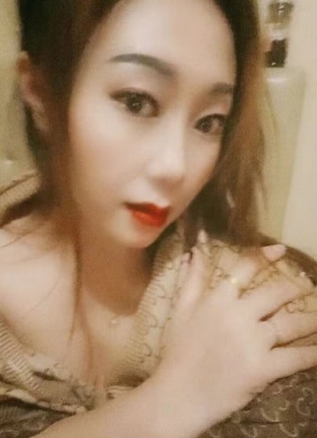 黑丝性感少妇