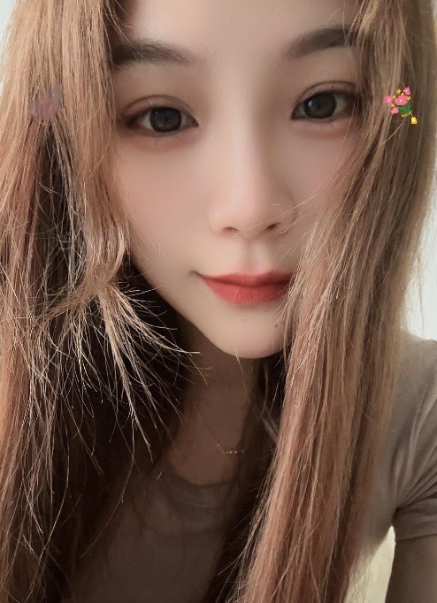 嫩妹皮肤白紧妖艳