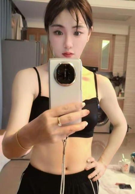 瑶海瑜伽老师红红