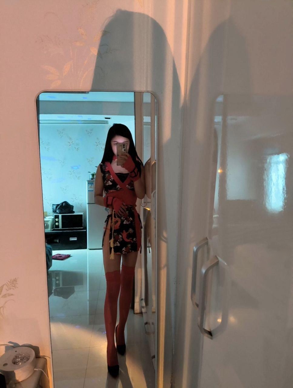 身材性感艾微儿