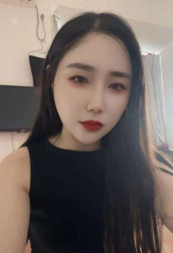 黄泥磅练瑜伽的小烧妹