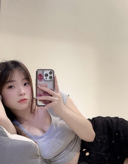 可爱夹微胖的服务控水多B粉老师