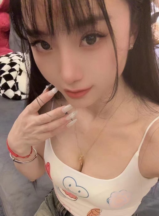深喉潮吹嫩妹