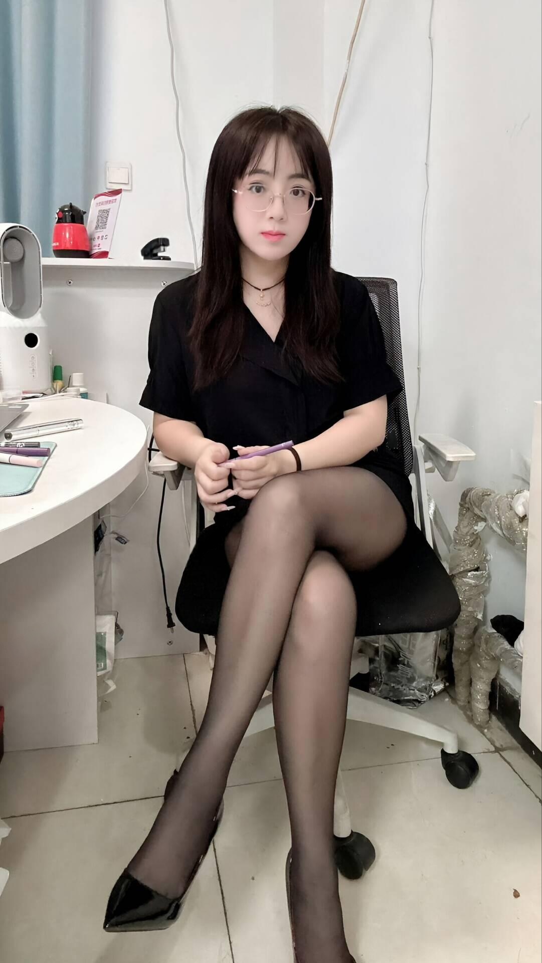 情趣诱惑体验舒适黑丝女