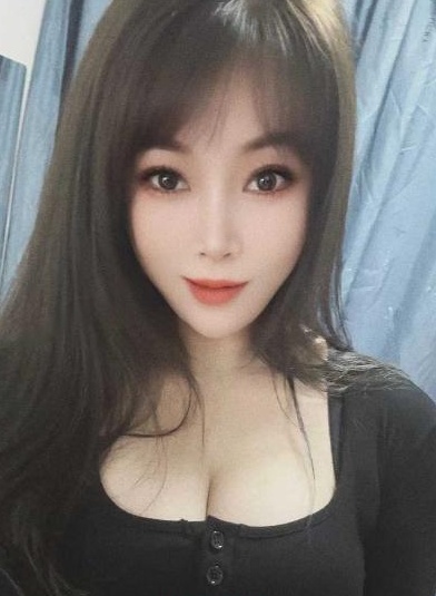性感小妹三点粉小穴嘴巴很紧