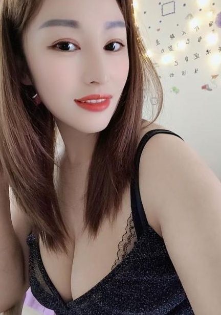 深圳北站前凸后翘