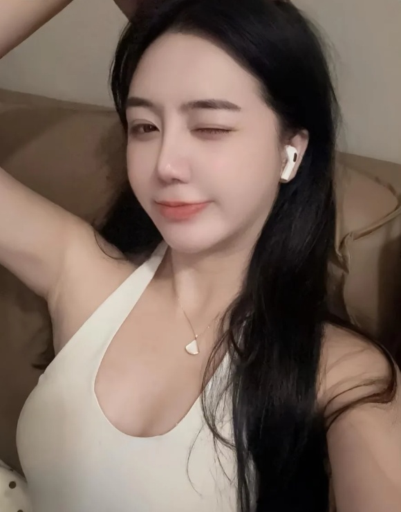 情趣诱惑的制服黑丝妹
