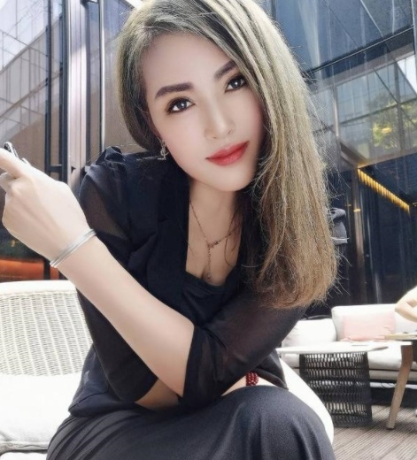 前凸后翘风骚妹子