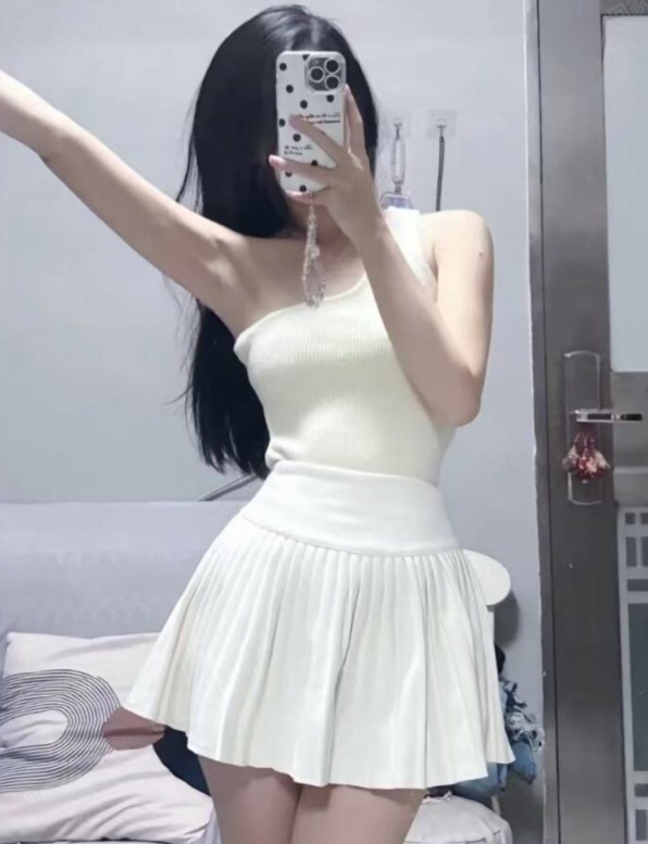 表面高冷闷骚黑丝御姐