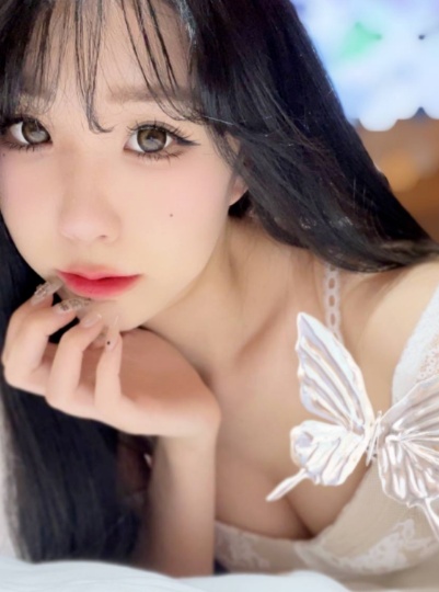 妖娆多汁小嫩妹