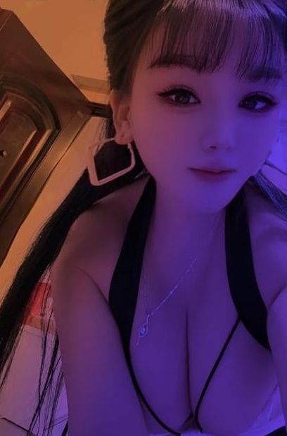 甜美迷人依诺小妹