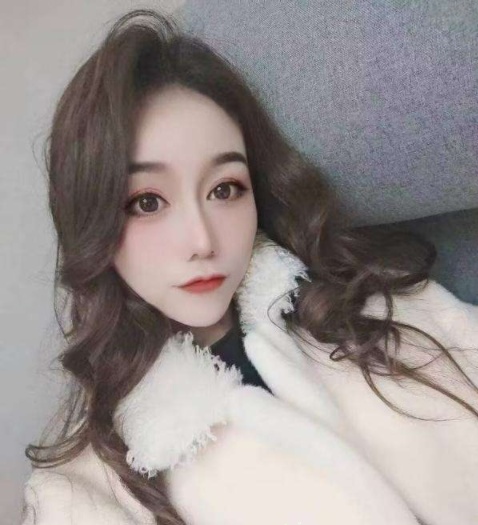 情绪拉满的妹子