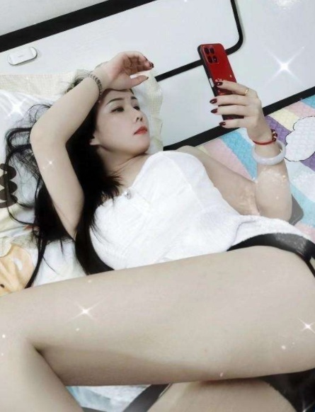 身材贼棒的骚妹子