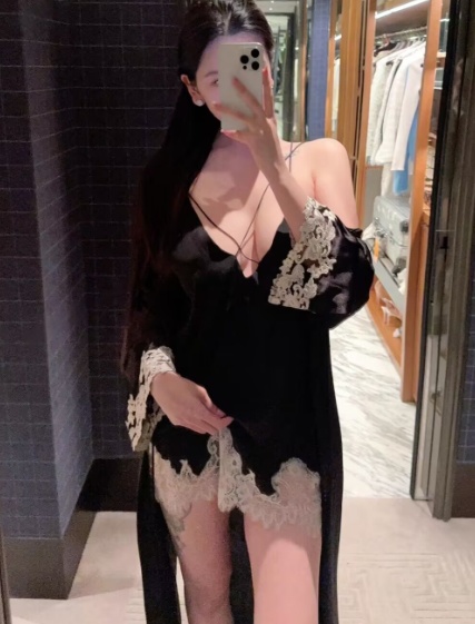 上城丰满身形骚老师