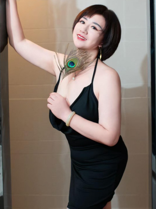 丰满大屁股熟女姐姐