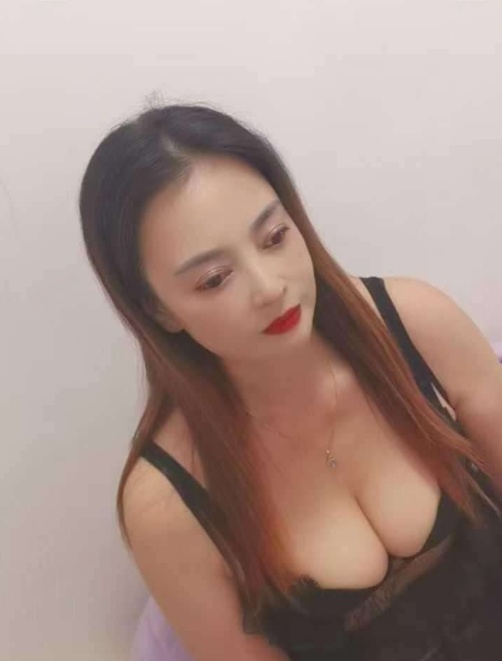 热情似火的熟女