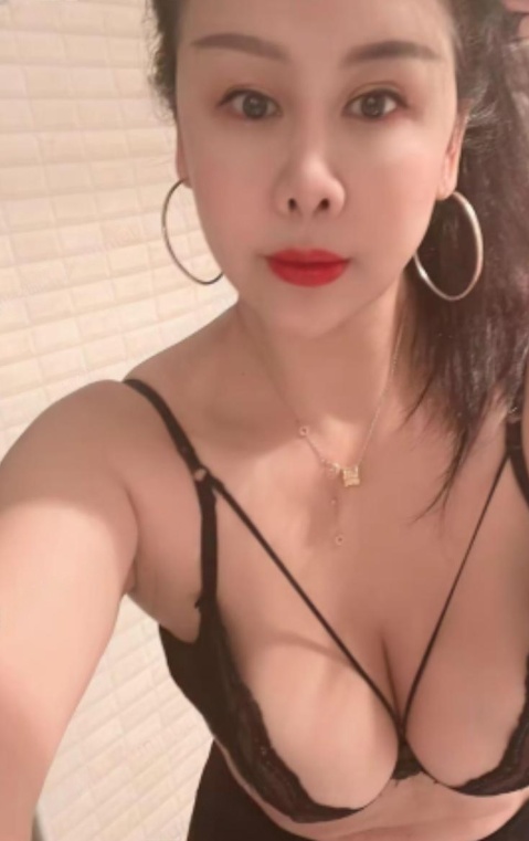 闵行区大波肥臀熟女