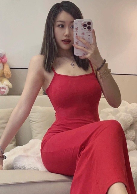 大奶性感小姐姐