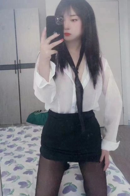 实惠零零后嫩妹子