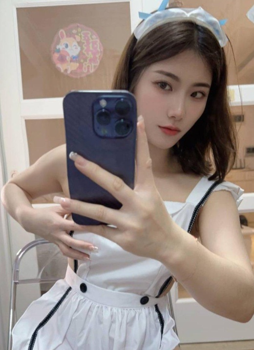 稚嫩白虎鲍鱼小骚货女友感