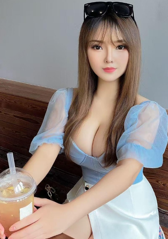 爆乳服务系骚妇
