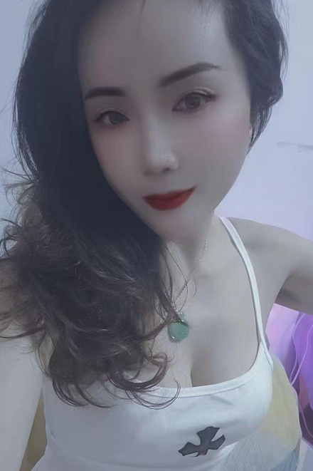 洪山区极品骚穴服务的时候下体就成河了