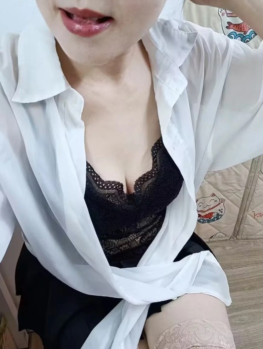 肥臀人妻骚妇