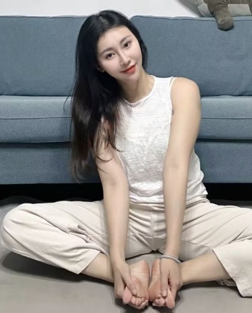 兼职瑜伽小姐姐