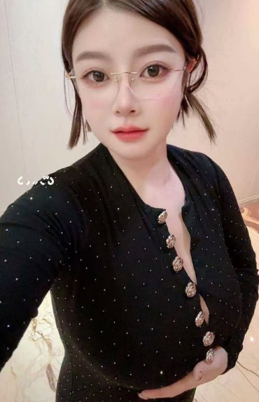 夫子庙新人大奶妹