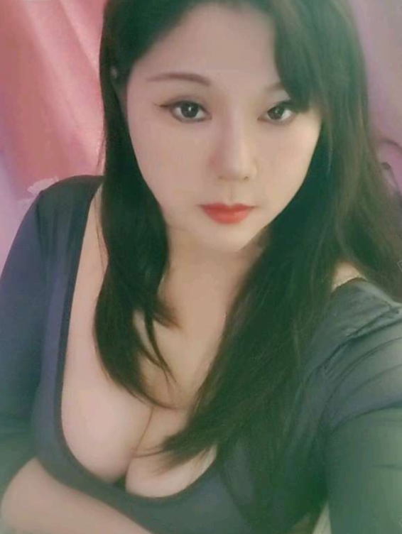 C胸翘臀泄火小少妇