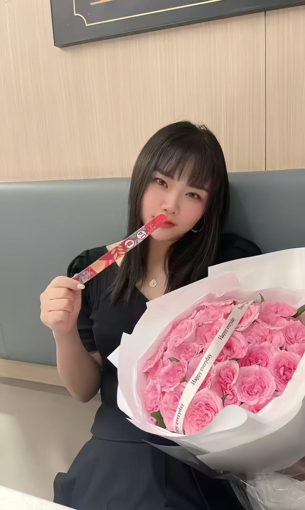 南山丰满骚小贝