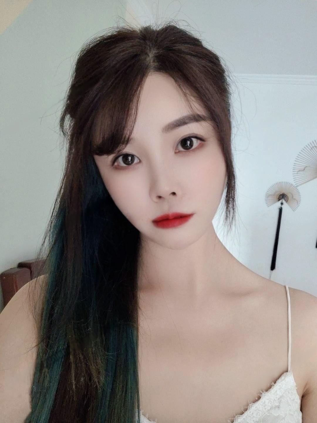 已验证-肤白貌美的年轻妹子