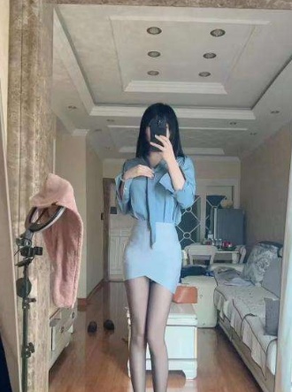 西门长腿依依
