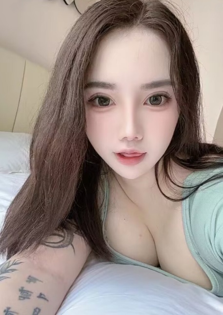 水贝年轻纹身小妹