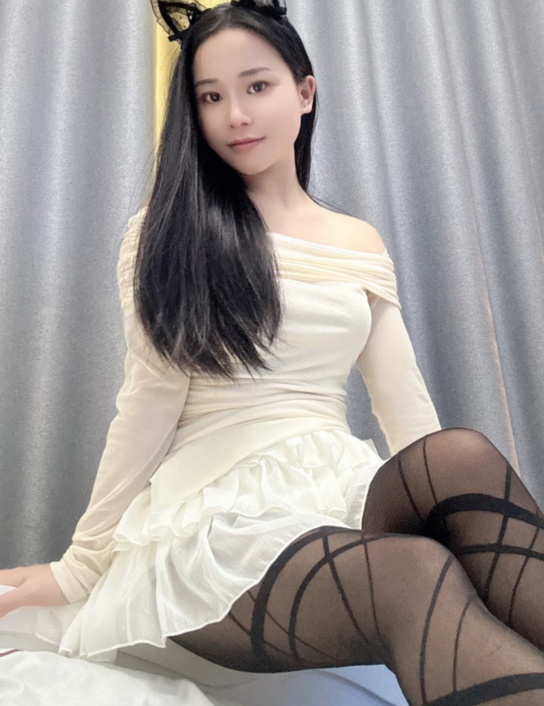雨花皮肤雪白小姐姐