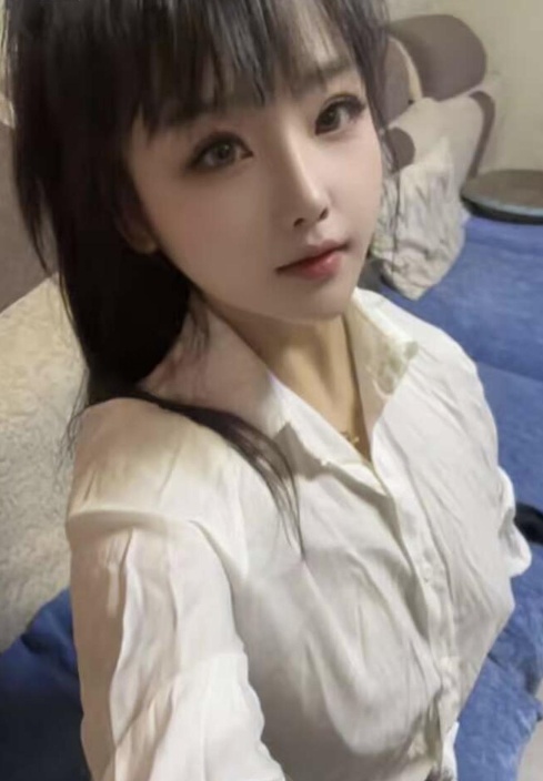 龙首附近年轻妹子