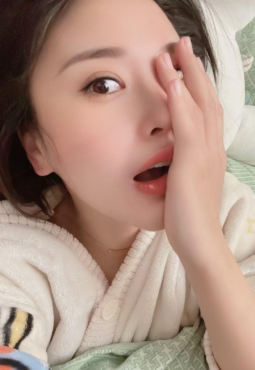 丰满情趣妹子悦悦