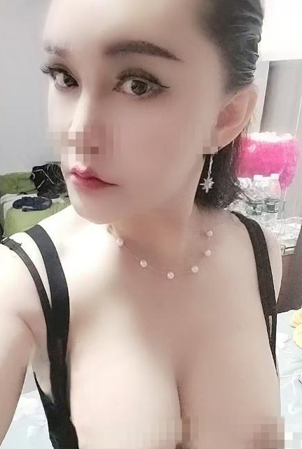 大胸欲女狠骚