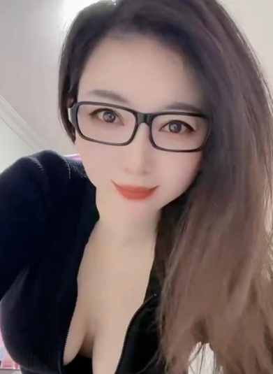 后入三通眼镜骚妹