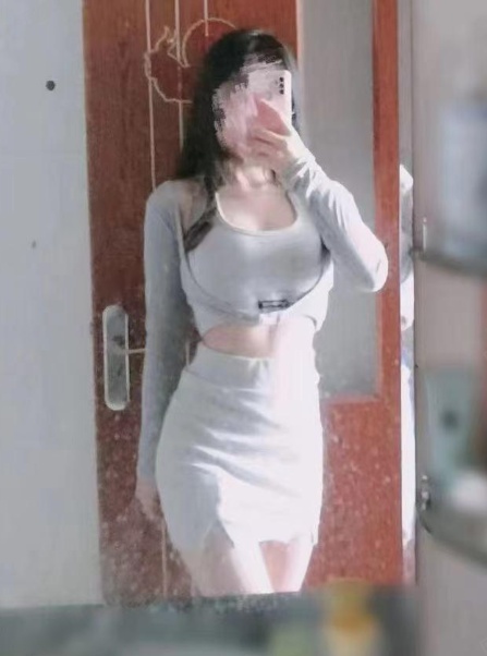 沈丘女神前凸后翘