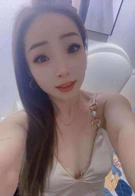肤白貌美小巧玲珑少妇