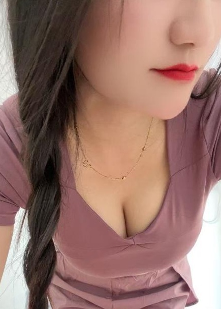 瑜伽大奶少妇