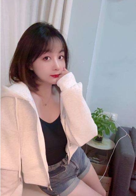 越秀丰满诗诗姐