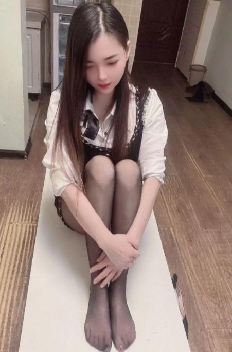 岁数不大嫩妹