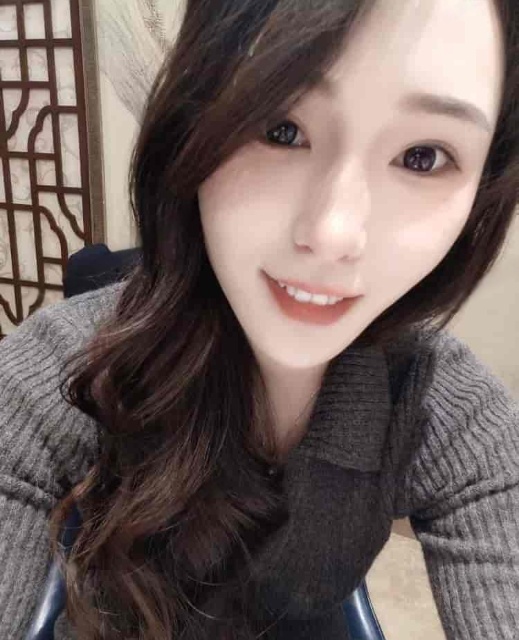 深喉很舒服的小姐姐