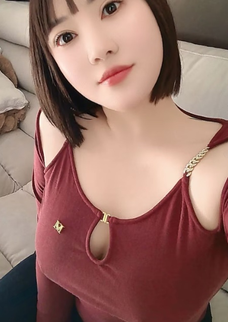 服务大胸美女