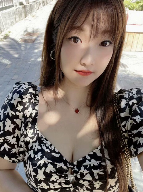 宝安区白兔甜妹极品身材丰乳肥臀大长腿