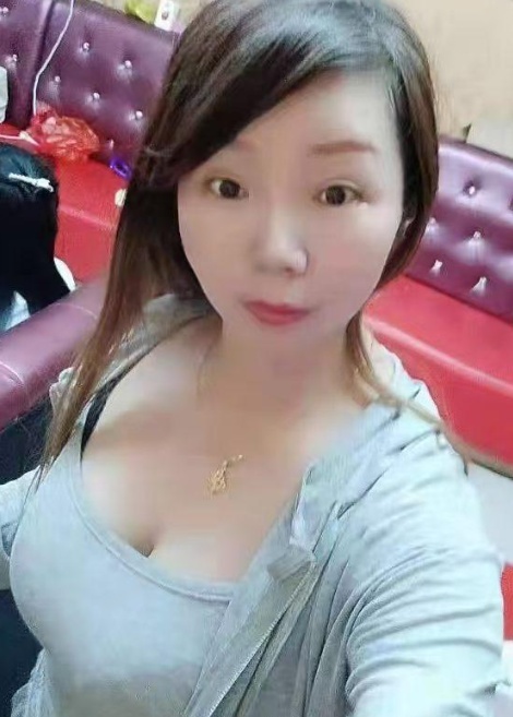 沙井大奶苗条环保少妇克全套